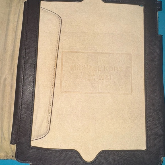 Michael Kors IPAD Cover w/ Zipper Compartment - Picture 5 of 16